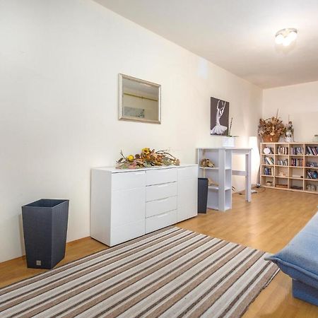 Nice Apartment In Stara Baska 1 With Wifi Buitenkant foto